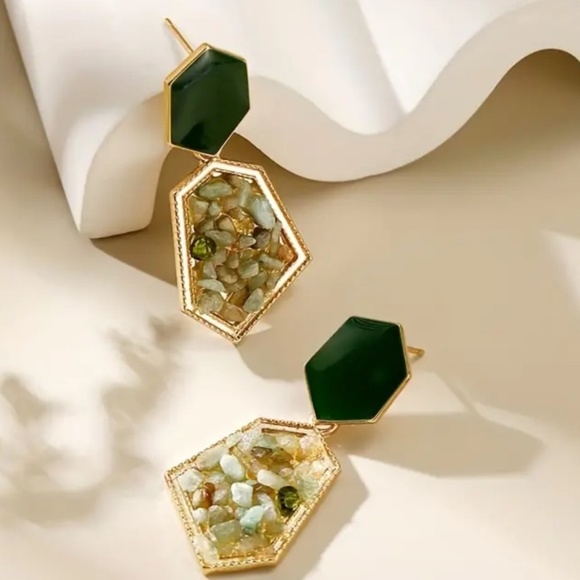 🆕New Gold Plated Green Stones Earrings - Picture 1 of 6